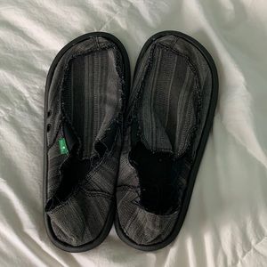 Sanuk size 8 slip on